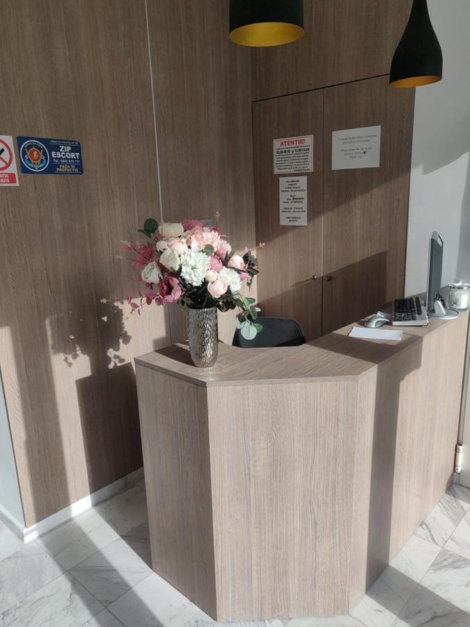 Side Mamaia